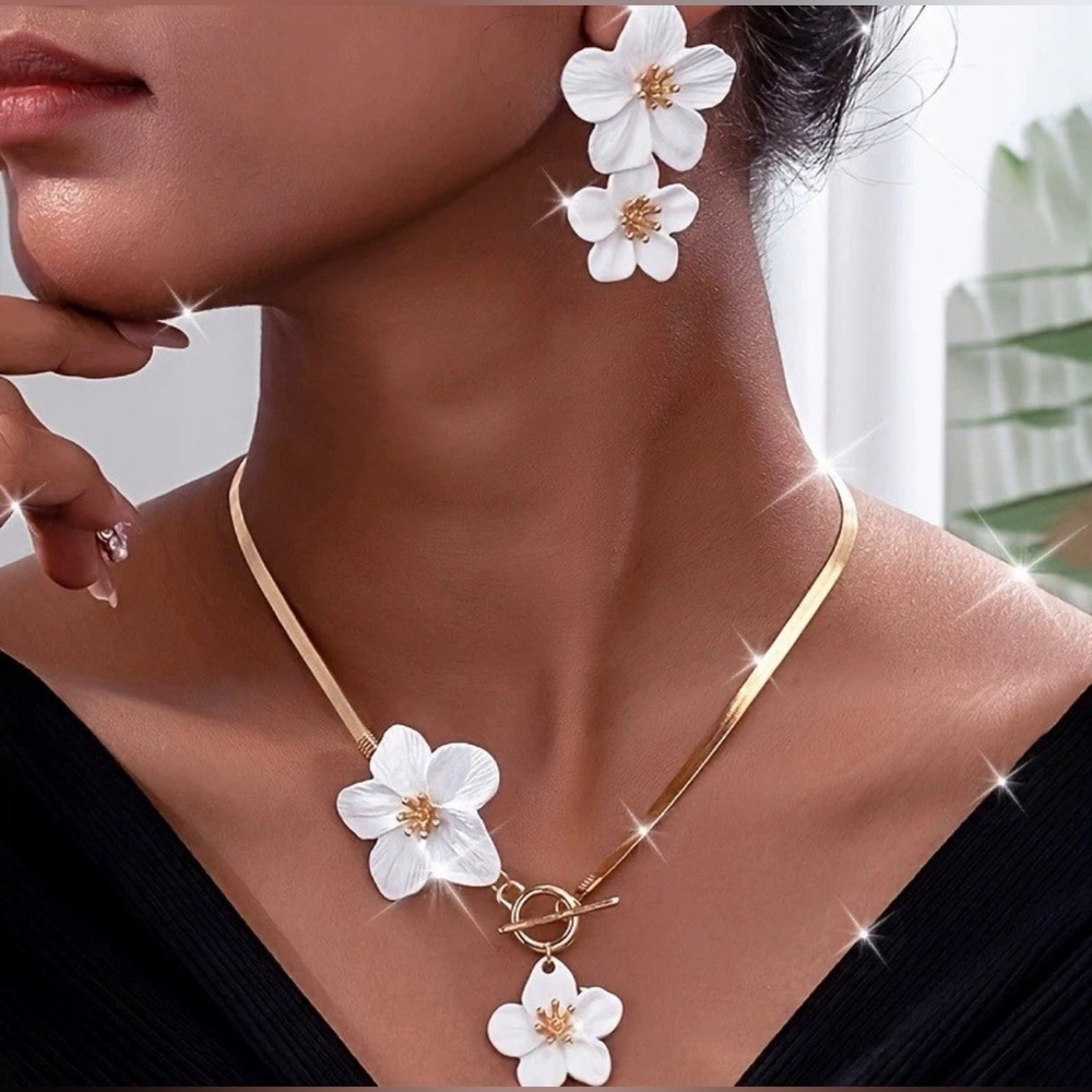 Elegant Floral Gold and White Necklace and Earring Set